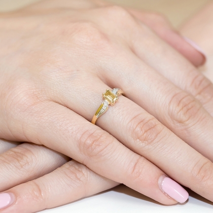 Pierścionek ze złota próby 585 z Cytrynem 0,60ct i Brylantami. W-0094C